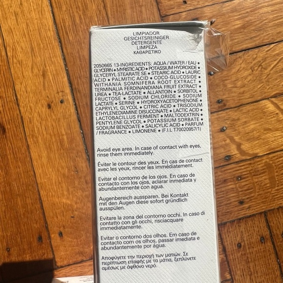 NIB Prada Augmented Skin Cleanser and Moisturizer - Picture 2 of 4